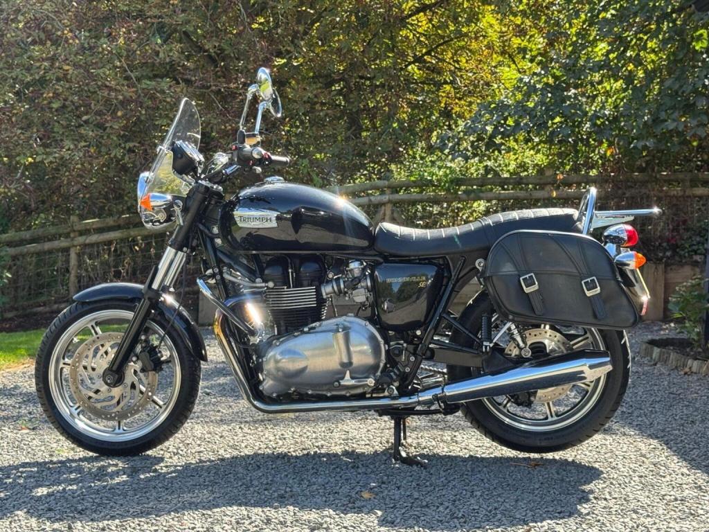 TRIUMPH BONNEVILLE 865 865 2011
