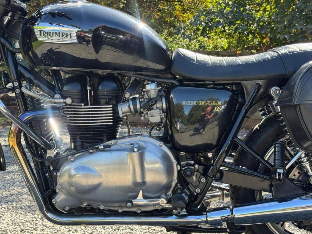 TRIUMPH BONNEVILLE 865 865 2011