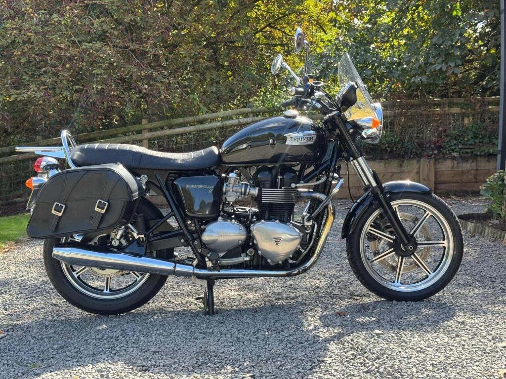 TRIUMPH BONNEVILLE 865 865 2011
