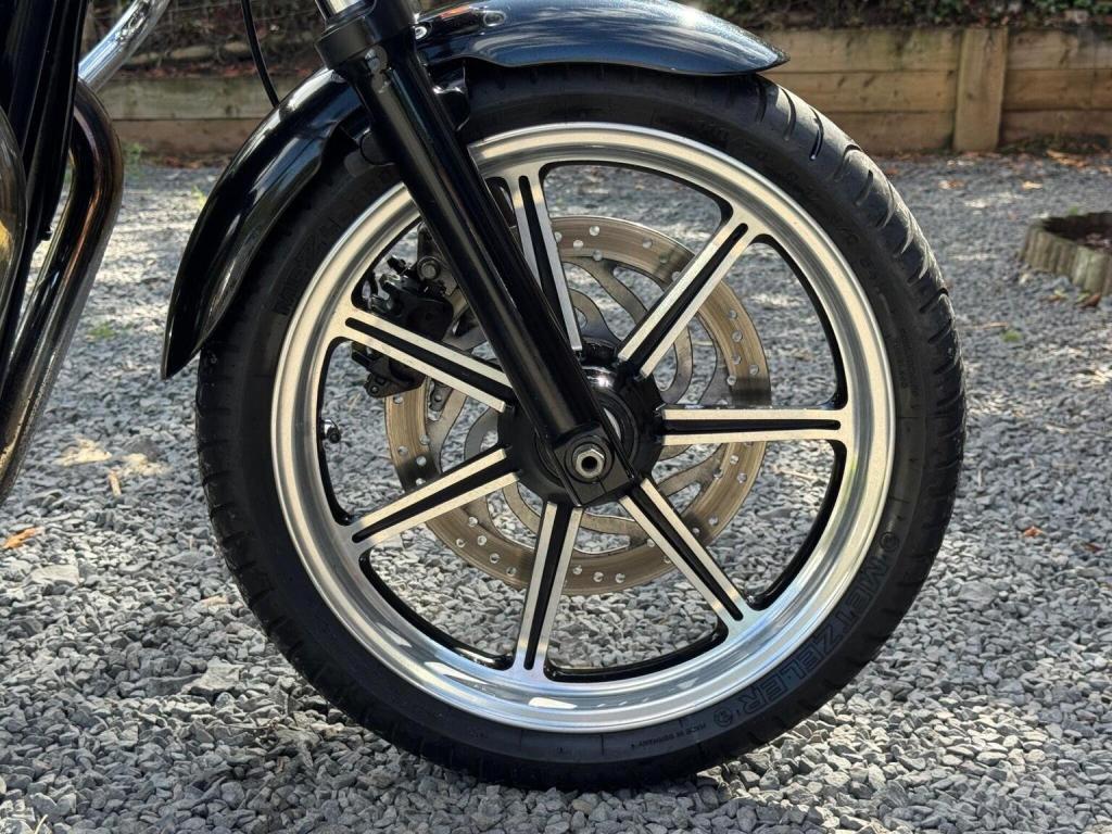 TRIUMPH BONNEVILLE 865 865 2011