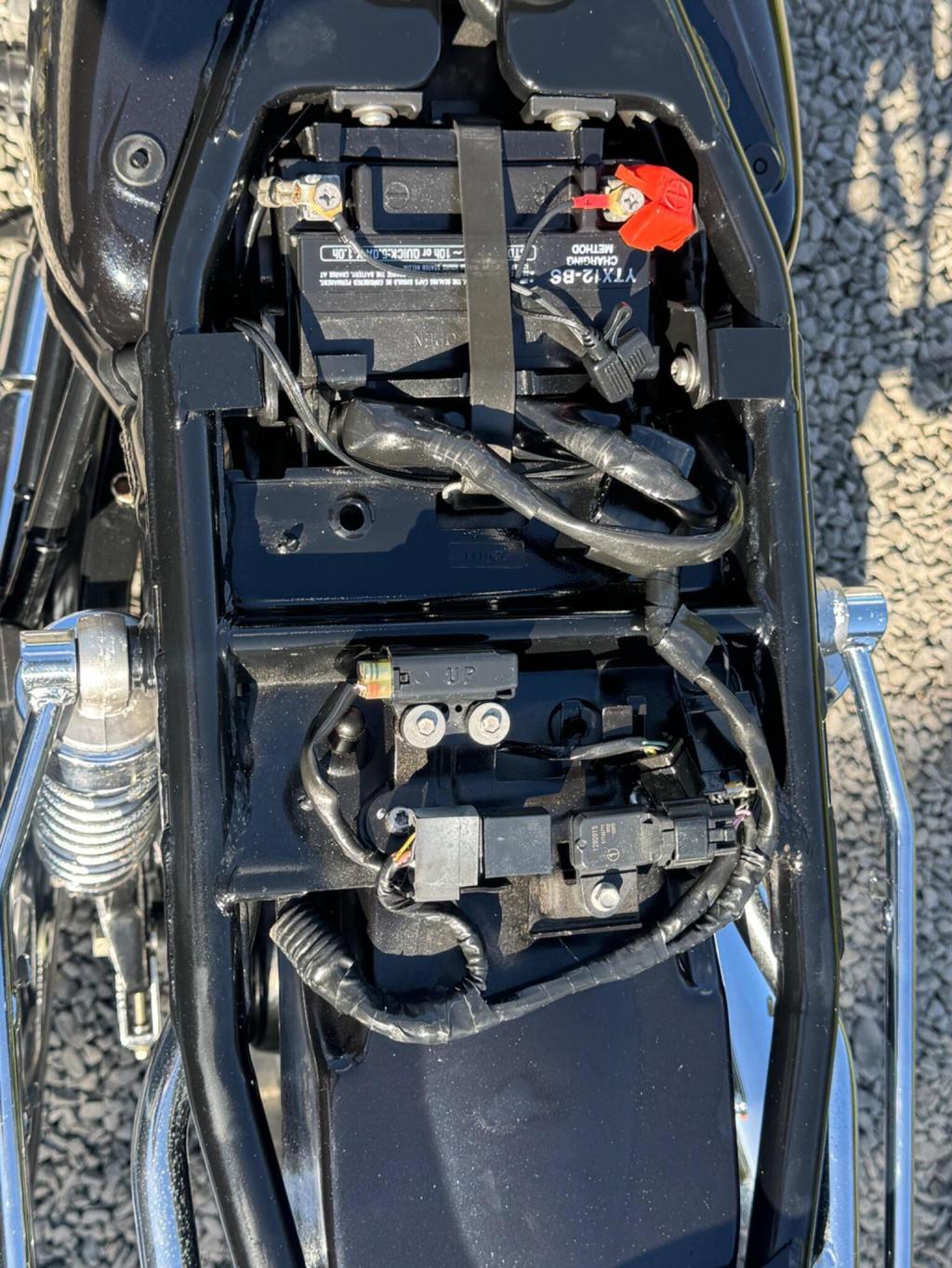 TRIUMPH BONNEVILLE 865 865 2011