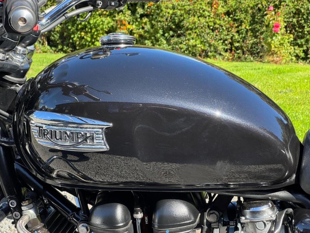 TRIUMPH BONNEVILLE 865 865 2011