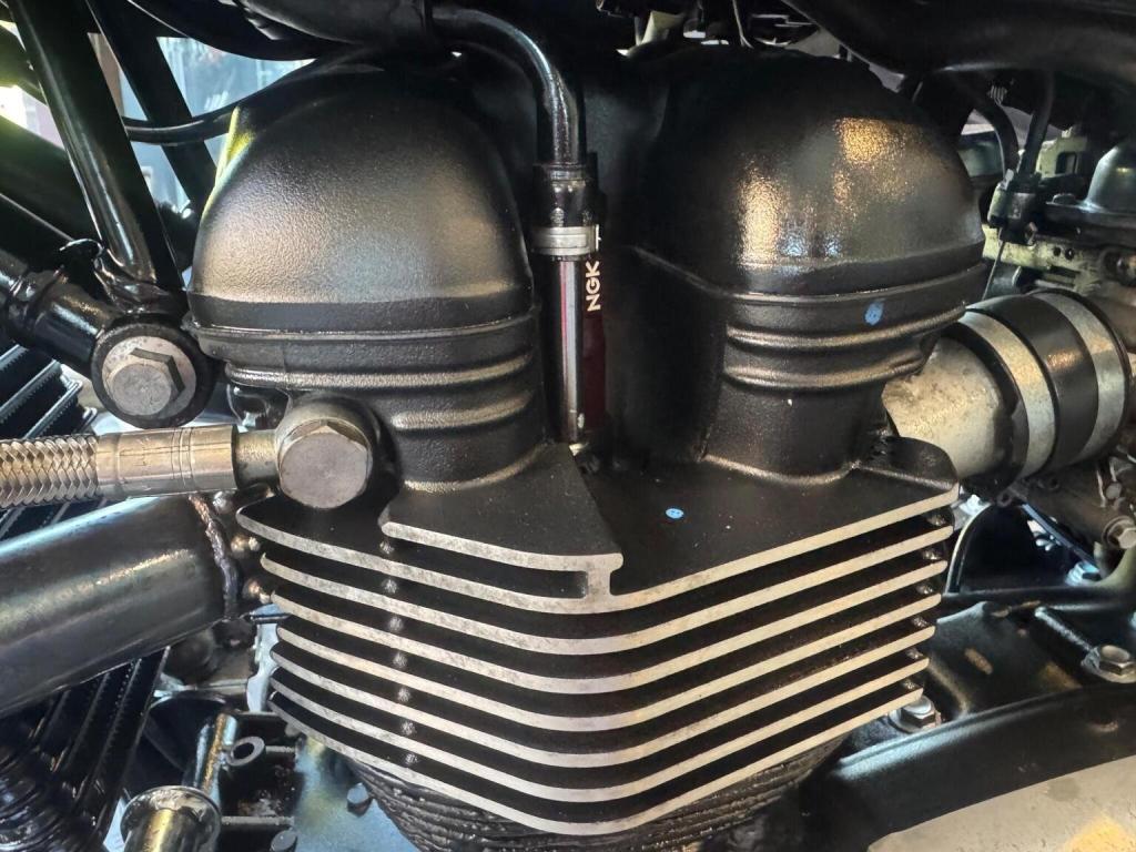 TRIUMPH BONNEVILLE 865 865 2011