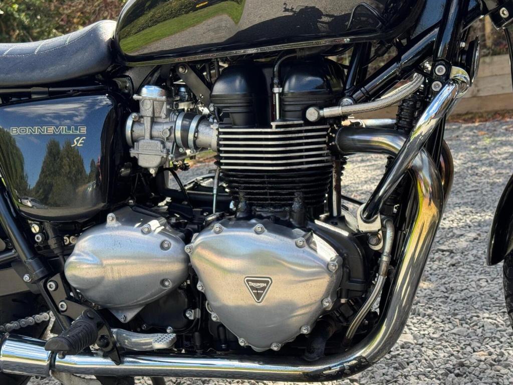 TRIUMPH BONNEVILLE 865 865 2011