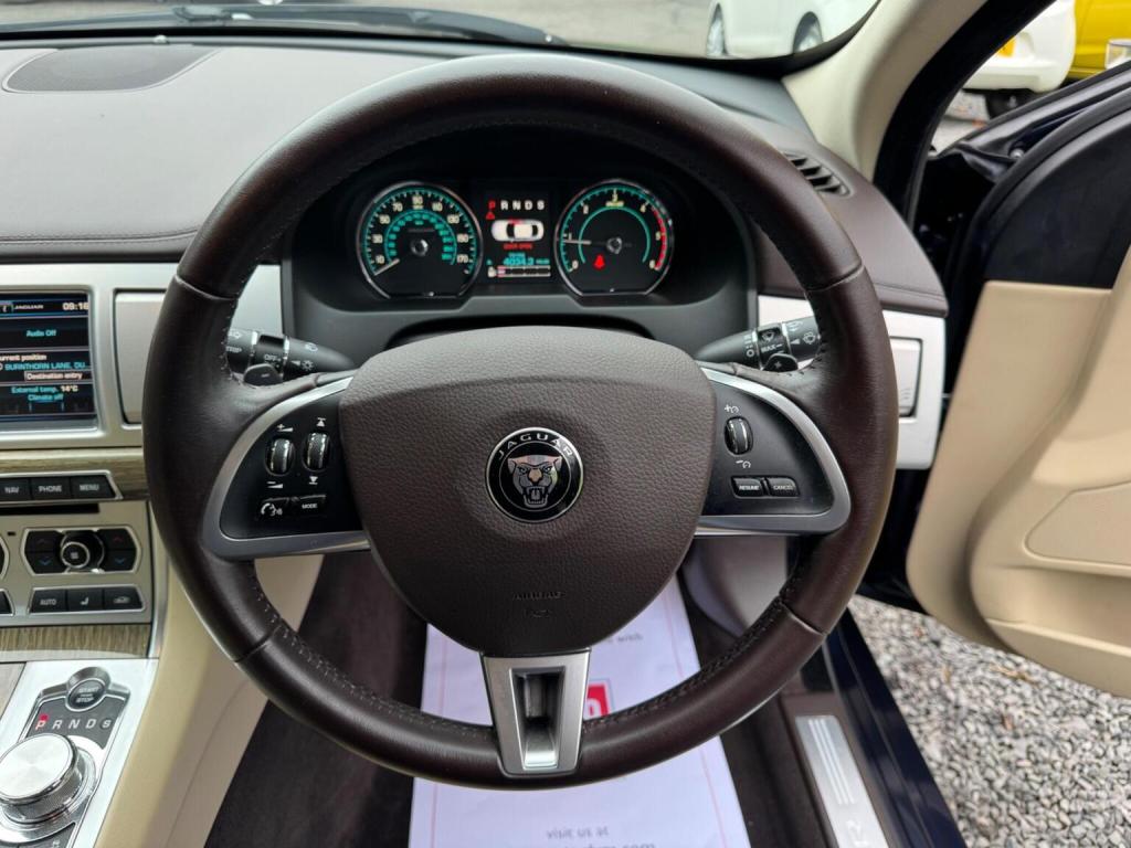 JAGUAR XF 3.0d V6 Premium Luxury Auto Euro 5 (s/s) 4dr 2015