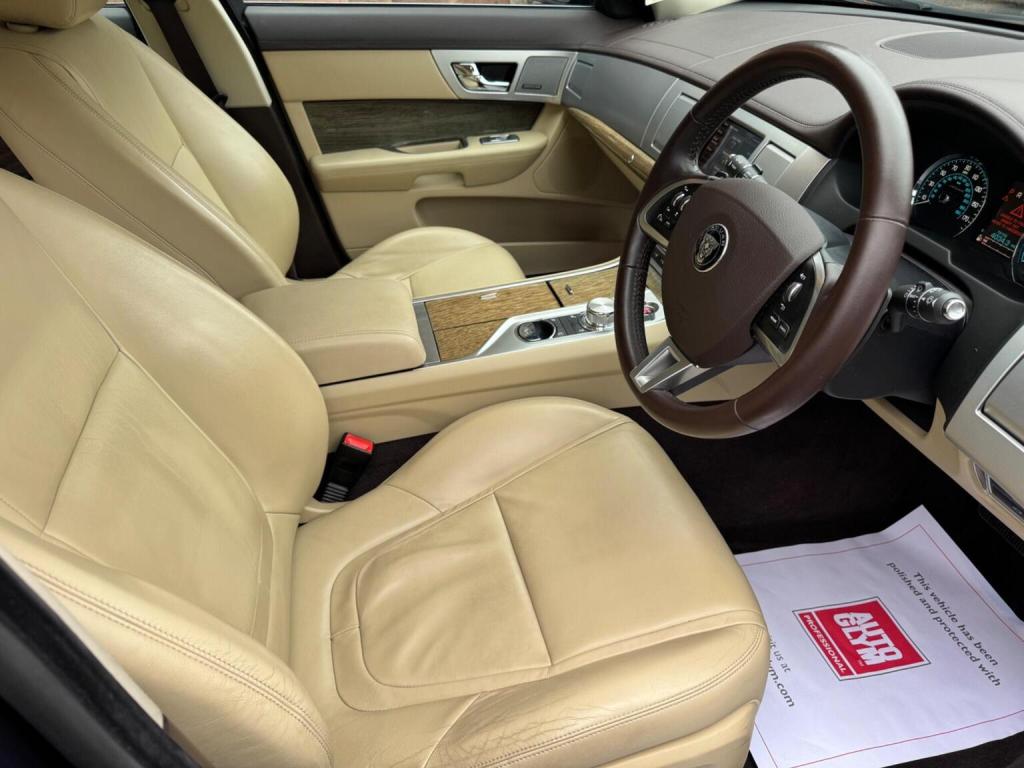 JAGUAR XF 3.0d V6 Premium Luxury Auto Euro 5 (s/s) 4dr 2015