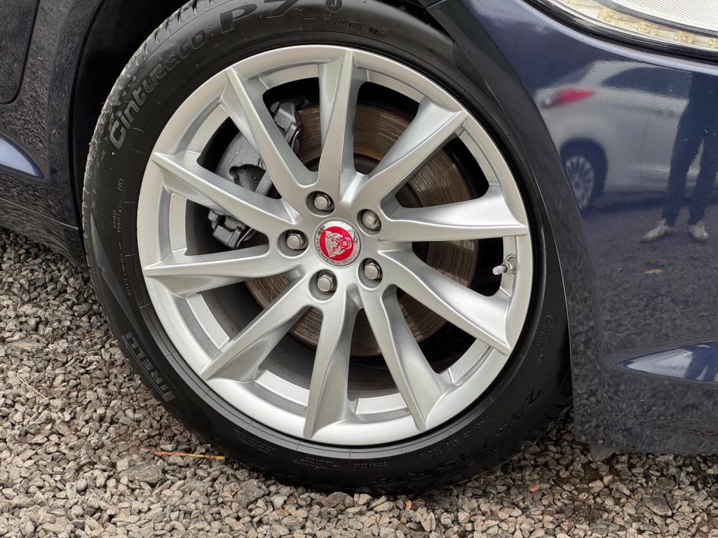 JAGUAR XF 3.0d V6 Premium Luxury Auto Euro 5 (s/s) 4dr 2015