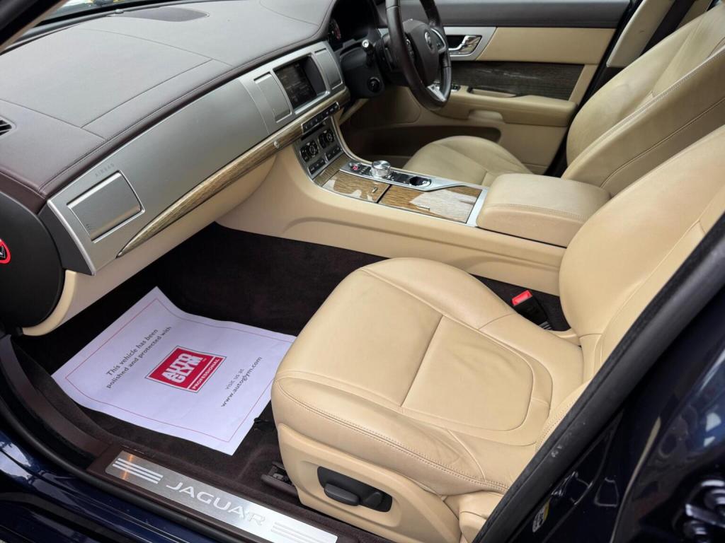 JAGUAR XF 3.0d V6 Premium Luxury Auto Euro 5 (s/s) 4dr 2015