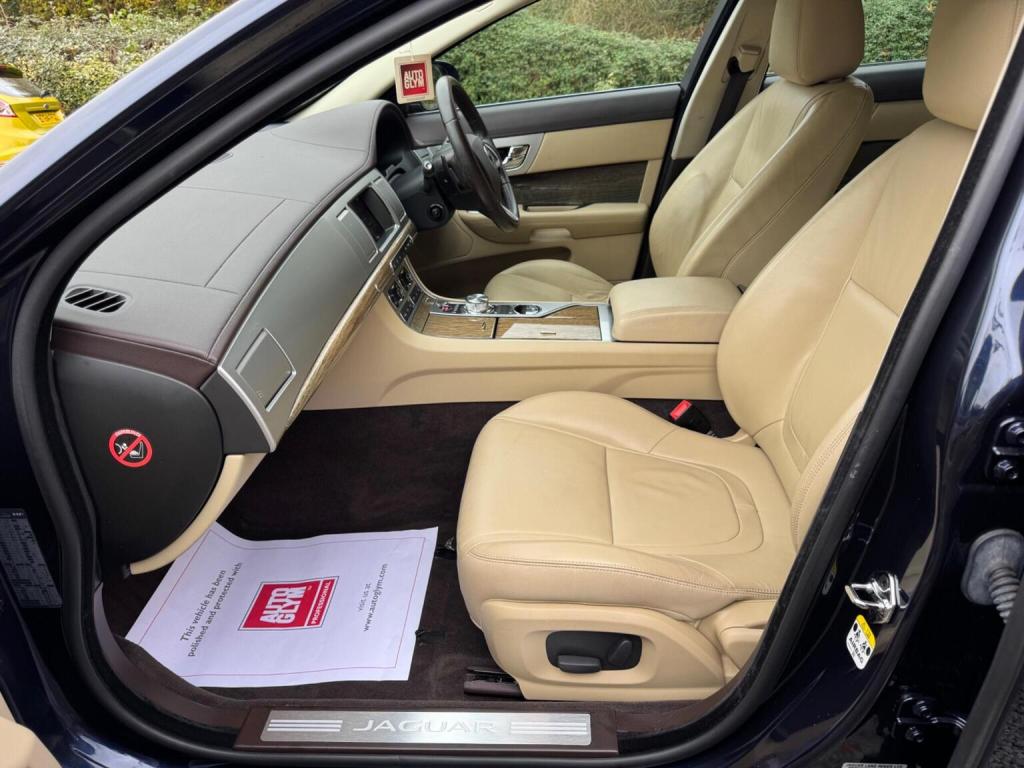 JAGUAR XF 3.0d V6 Premium Luxury Auto Euro 5 (s/s) 4dr 2015