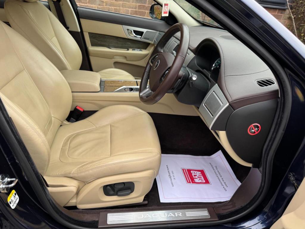 JAGUAR XF 3.0d V6 Premium Luxury Auto Euro 5 (s/s) 4dr 2015