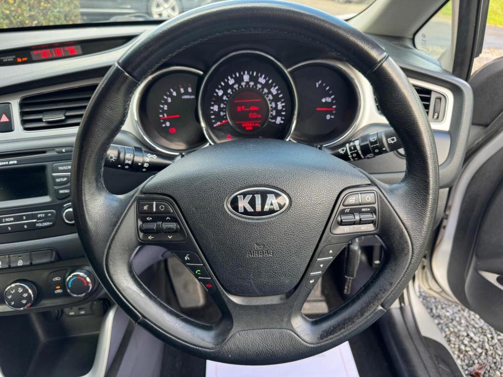 KIA CEED 1.6 CRDi EcoDynamics 2 Euro 5 (s/s) 5dr 2012