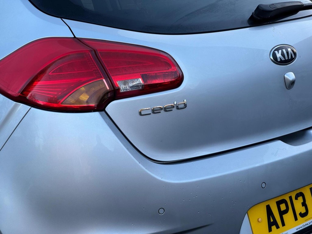 KIA CEED 1.6 CRDi EcoDynamics 3 Euro 5 (s/s) 5dr 2013