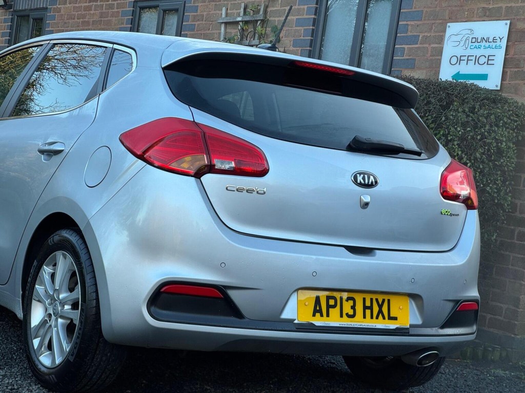 KIA CEED 1.6 CRDi EcoDynamics 3 Euro 5 (s/s) 5dr 2013