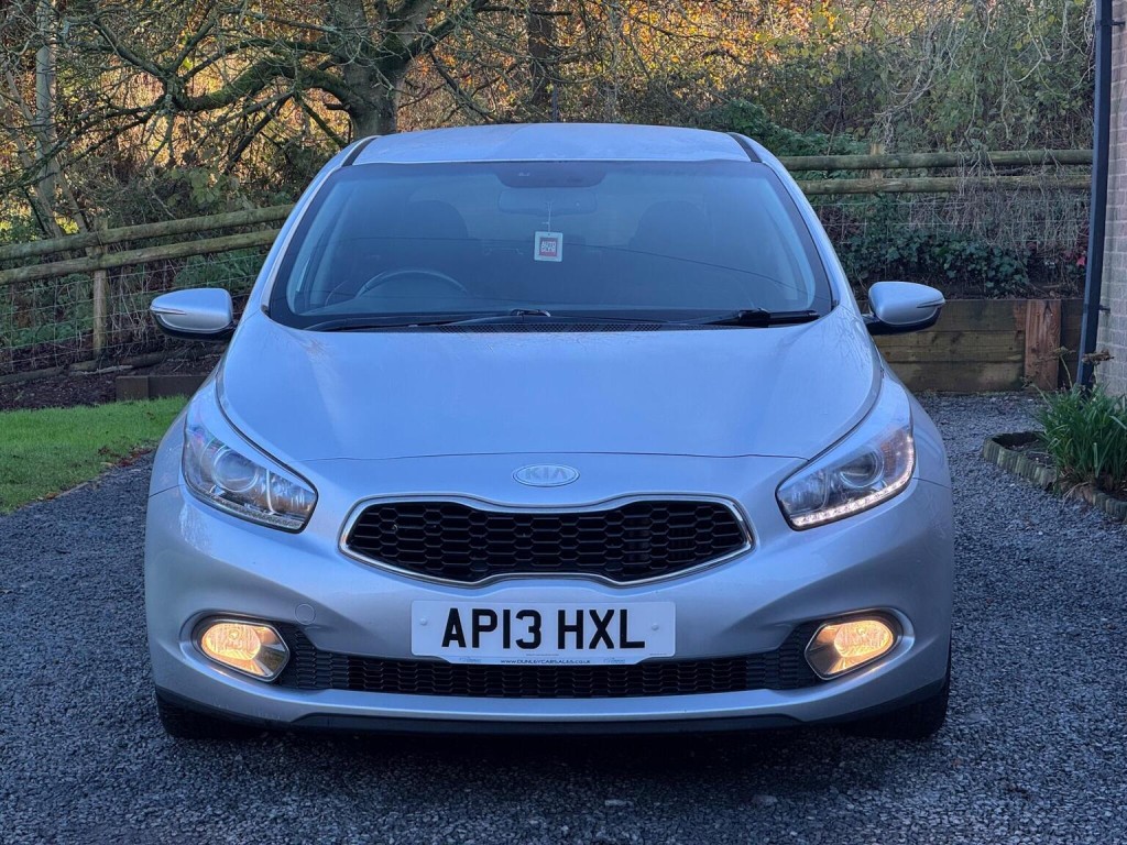KIA CEED 1.6 CRDi EcoDynamics 3 Euro 5 (s/s) 5dr 2013