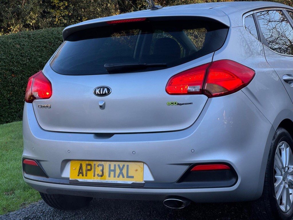 KIA CEED 1.6 CRDi EcoDynamics 3 Euro 5 (s/s) 5dr 2013