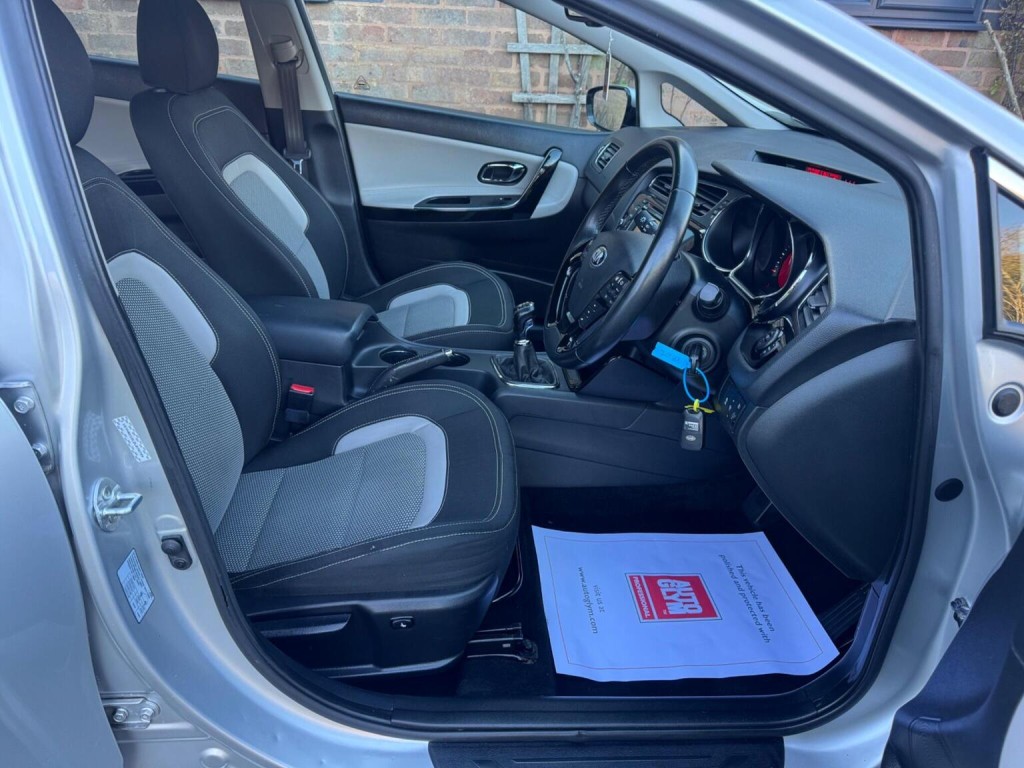 KIA CEED 1.6 CRDi EcoDynamics 3 Euro 5 (s/s) 5dr 2013