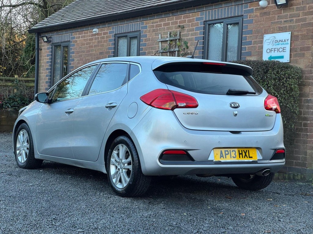 KIA CEED 1.6 CRDi EcoDynamics 3 Euro 5 (s/s) 5dr 2013