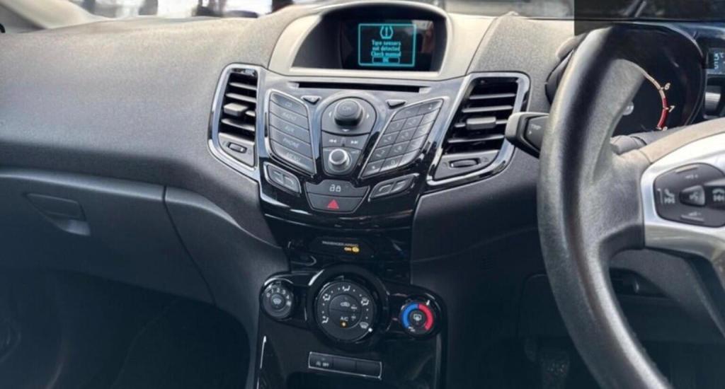 FORD FIESTA 1.0T EcoBoost Zetec Euro 5 (s/s) 5dr 2014