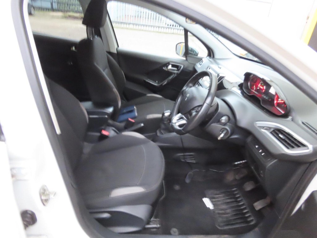 PEUGEOT 208 1.2 VTi Style Euro 5 5dr 2014