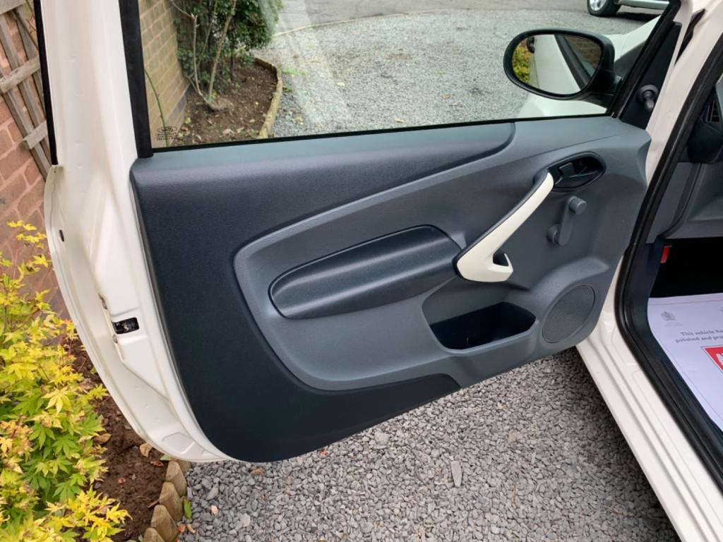 FORD KA 1.2 Studio Euro 5 3dr 2013