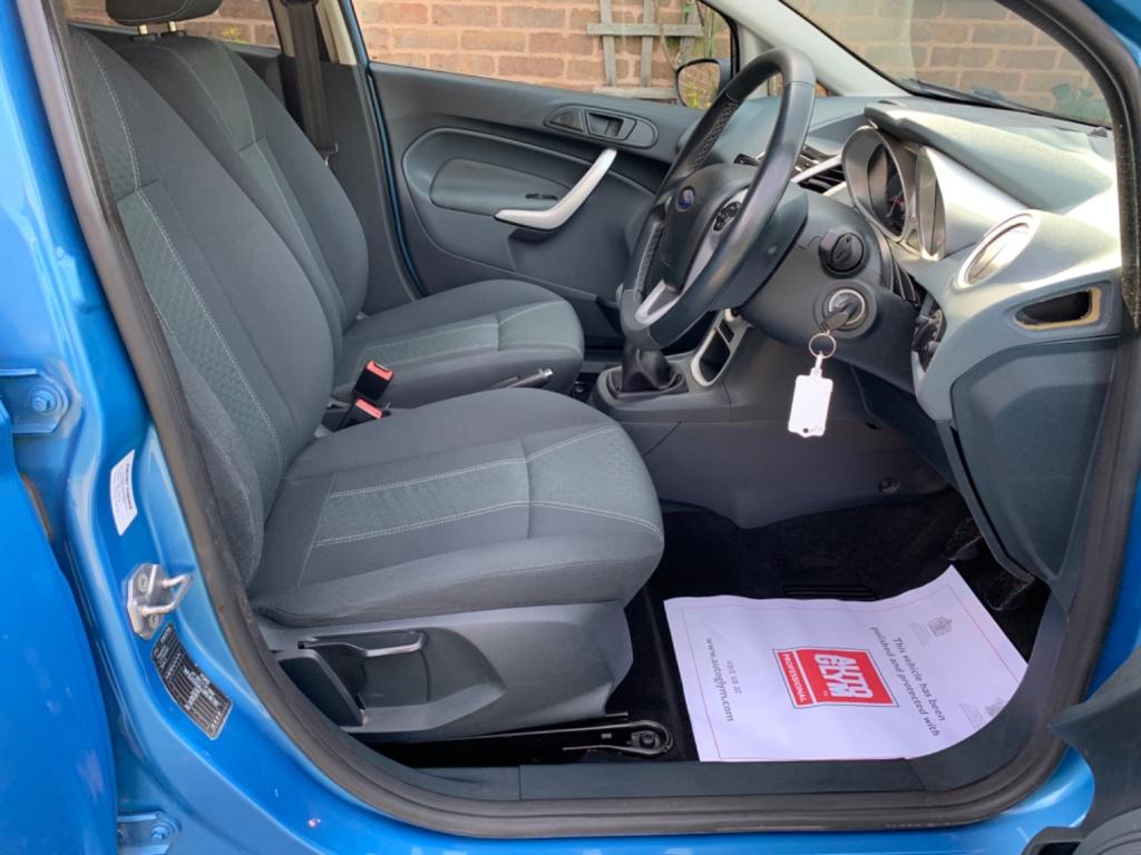 FORD FIESTA 1.4 Titanium 5dr 2011