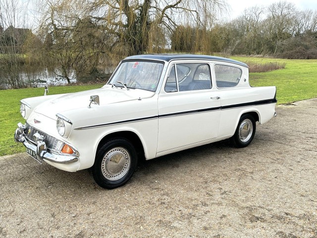 FORD ANGLIA 1200 Super (1966)